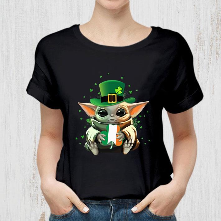 Premium Star Wars Baby Yoda Hug Shamrock St Patrick’s Day Shirt