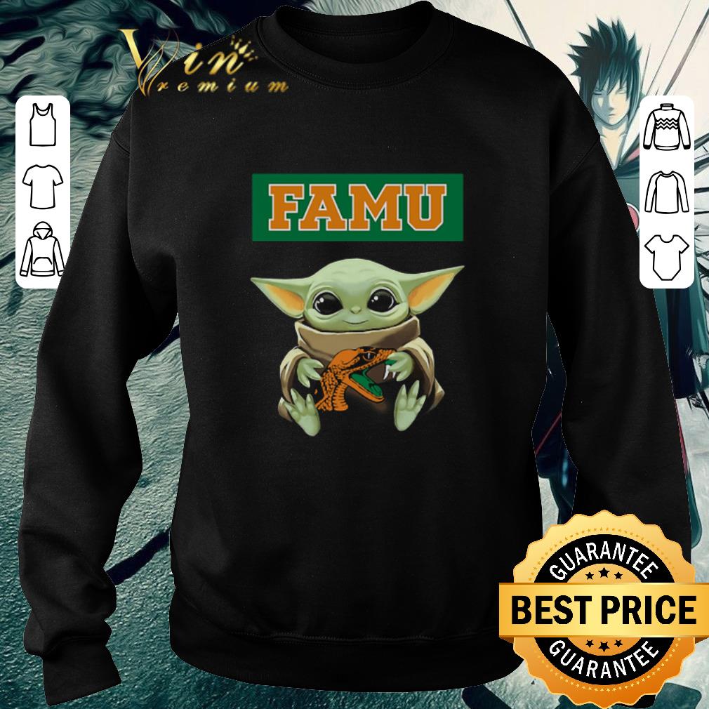 Top Baby Yoda Hug Famu Star Wars shirt