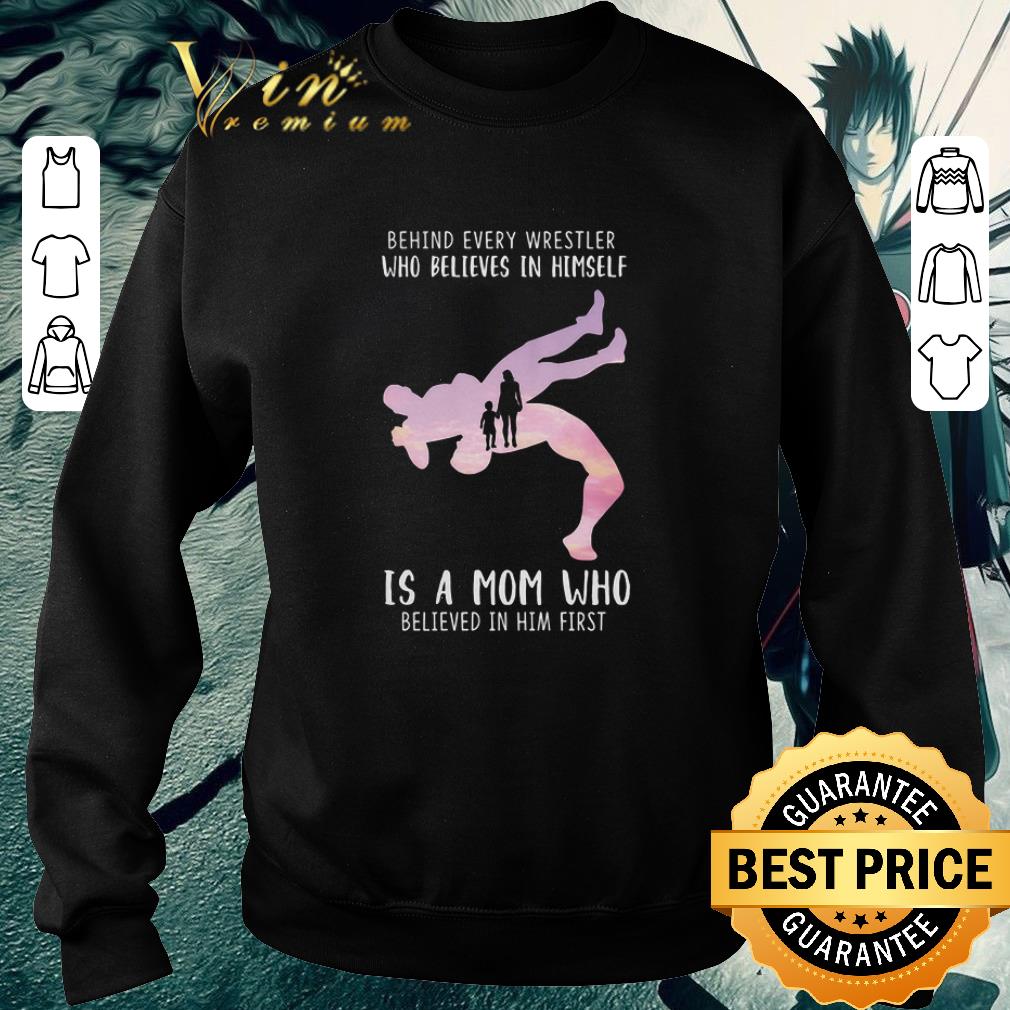 Funny Behind every Wrestler who believes in himself is a mom who shirt