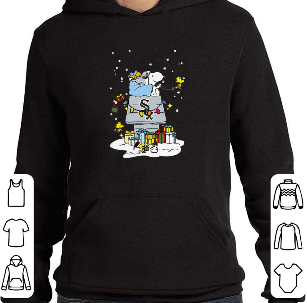 Official Chicago White Sox Snoopy Brings Christmas To Town shirt