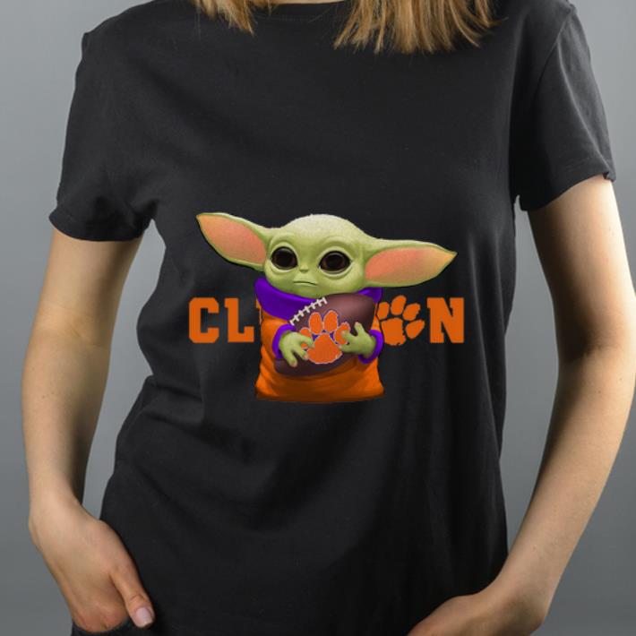 Pretty Baby Yoda Hug Clemson Tigers shirt