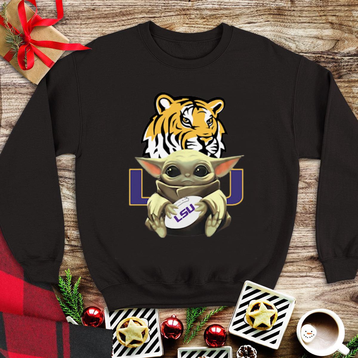 Awesome Baby Yoda Hug LSU Tigers Star Wars shirt