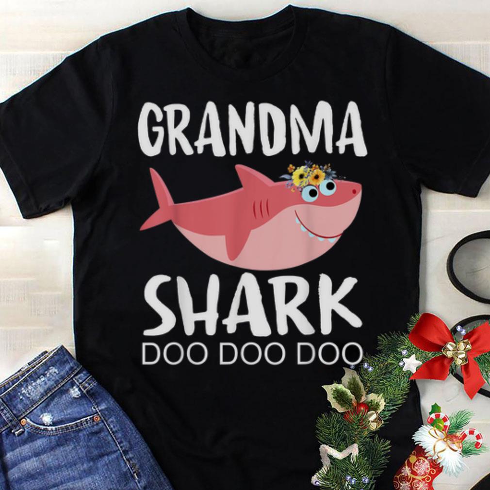 The best Grandma Shark Mothers Day shirt