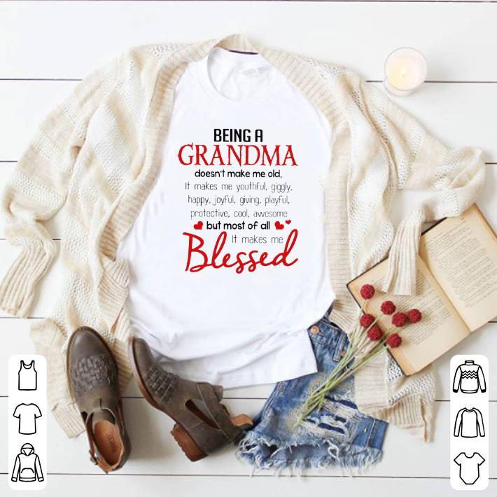 Awesome Being a grandma doesn't make me old it makes me youthful giggly shirt