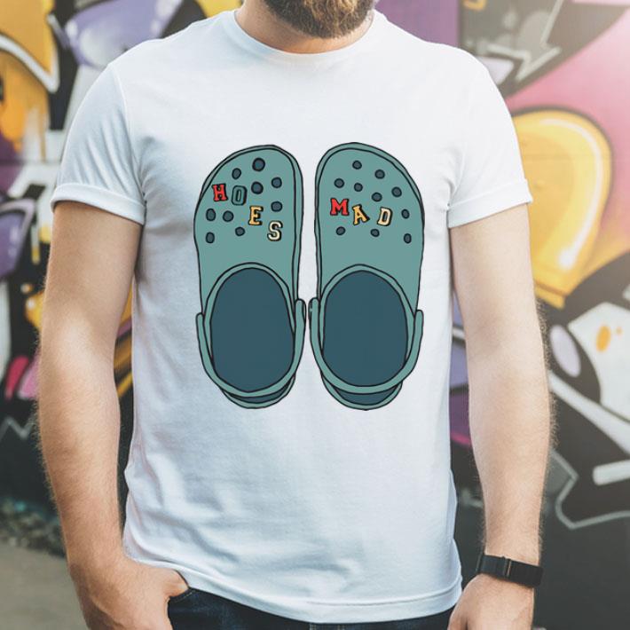 Croc Hoes Mad shirt