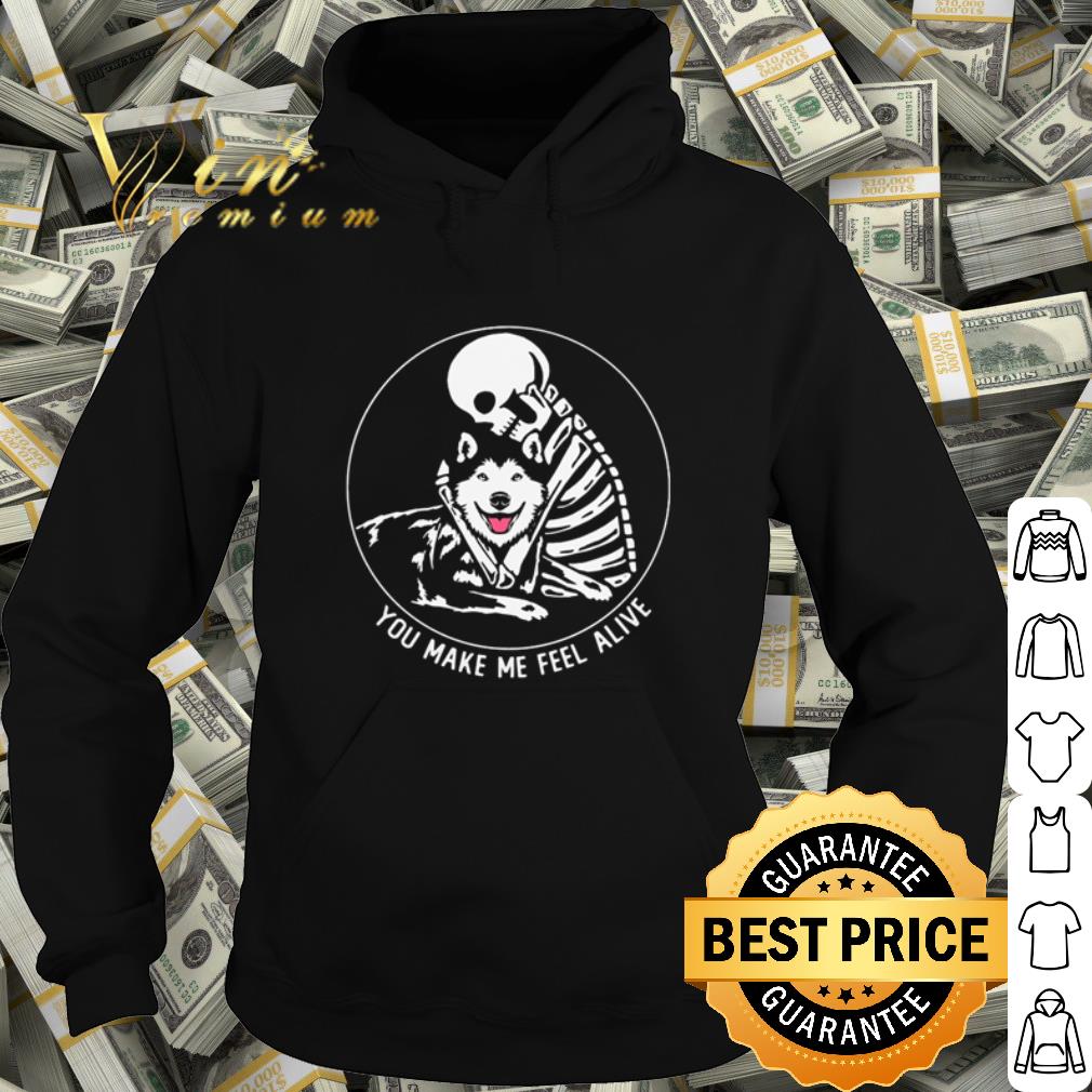 Official Skeleton hug Husky you make me feel alive shirt