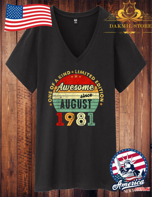 VINTAGE 40th Birthday Shirt born in August 1981 V Neck