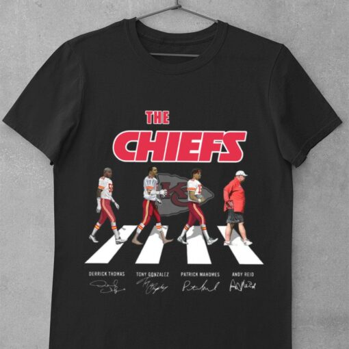 Hot The Chiefs Abbey Road Kansas City Chiefs Signatures Shirt, Patrick Mahomes, Andy Reid, Derrick Thomas, Tony Gonzalez 1