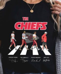 Hot The Chiefs Abbey Road Kansas City Chiefs Signatures Shirt, Patrick Mahomes, Andy Reid, Derrick Thomas, Tony Gonzalez 5