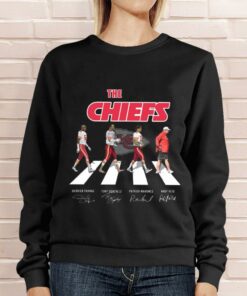 Hot The Chiefs Abbey Road Kansas City Chiefs Signatures Shirt, Patrick Mahomes, Andy Reid, Derrick Thomas, Tony Gonzalez 7